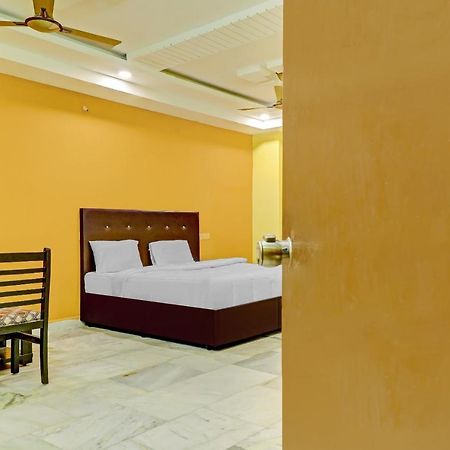 Oyo 81589 Aruna Dwraka Homes Hyderabad Exterior photo