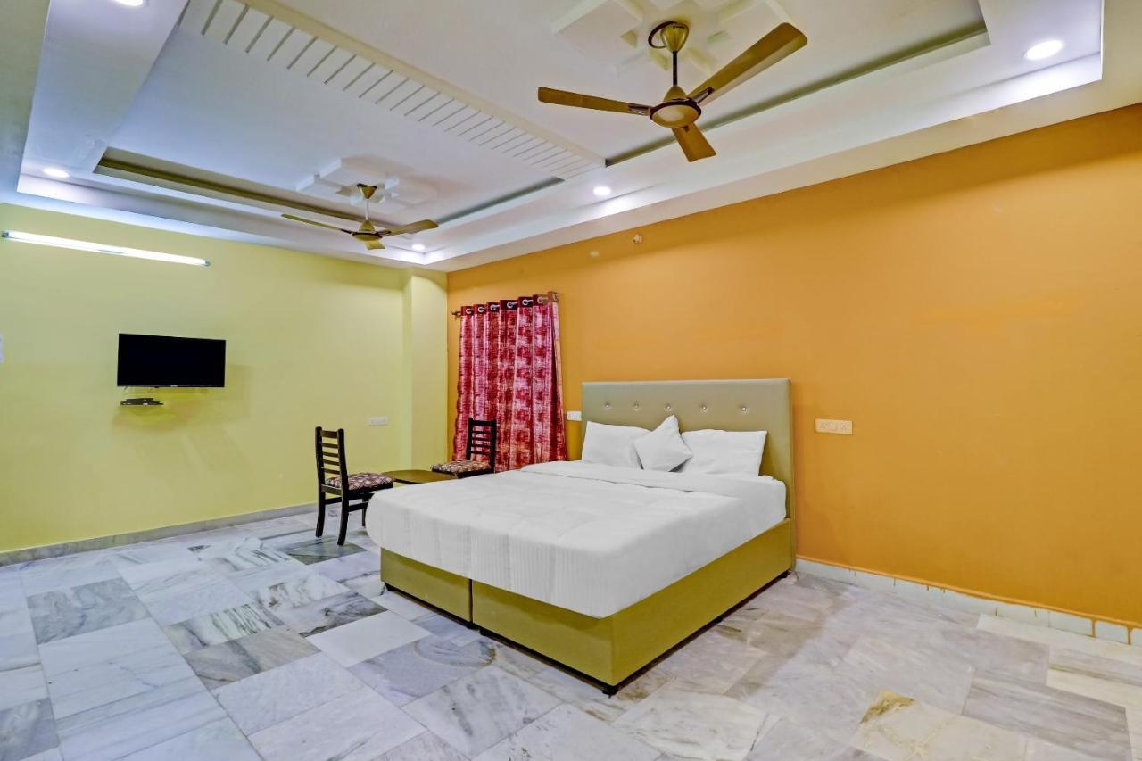 Oyo 81589 Aruna Dwraka Homes Hyderabad Exterior photo