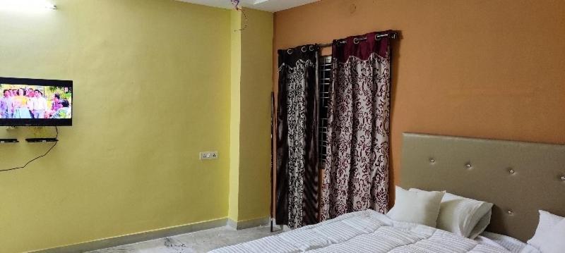 Oyo 81589 Aruna Dwraka Homes Hyderabad Exterior photo