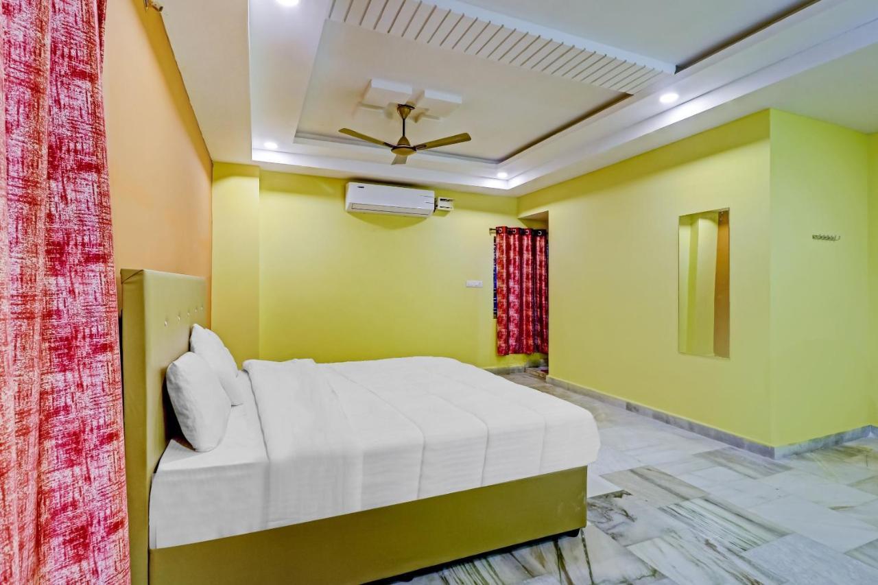 Oyo 81589 Aruna Dwraka Homes Hyderabad Exterior photo