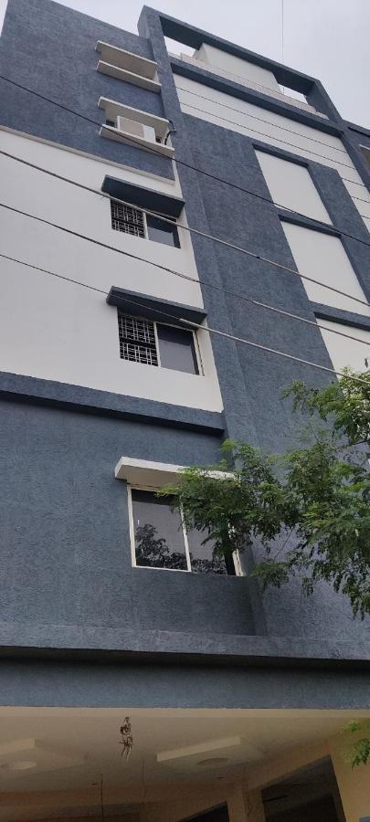 Oyo 81589 Aruna Dwraka Homes Hyderabad Exterior photo