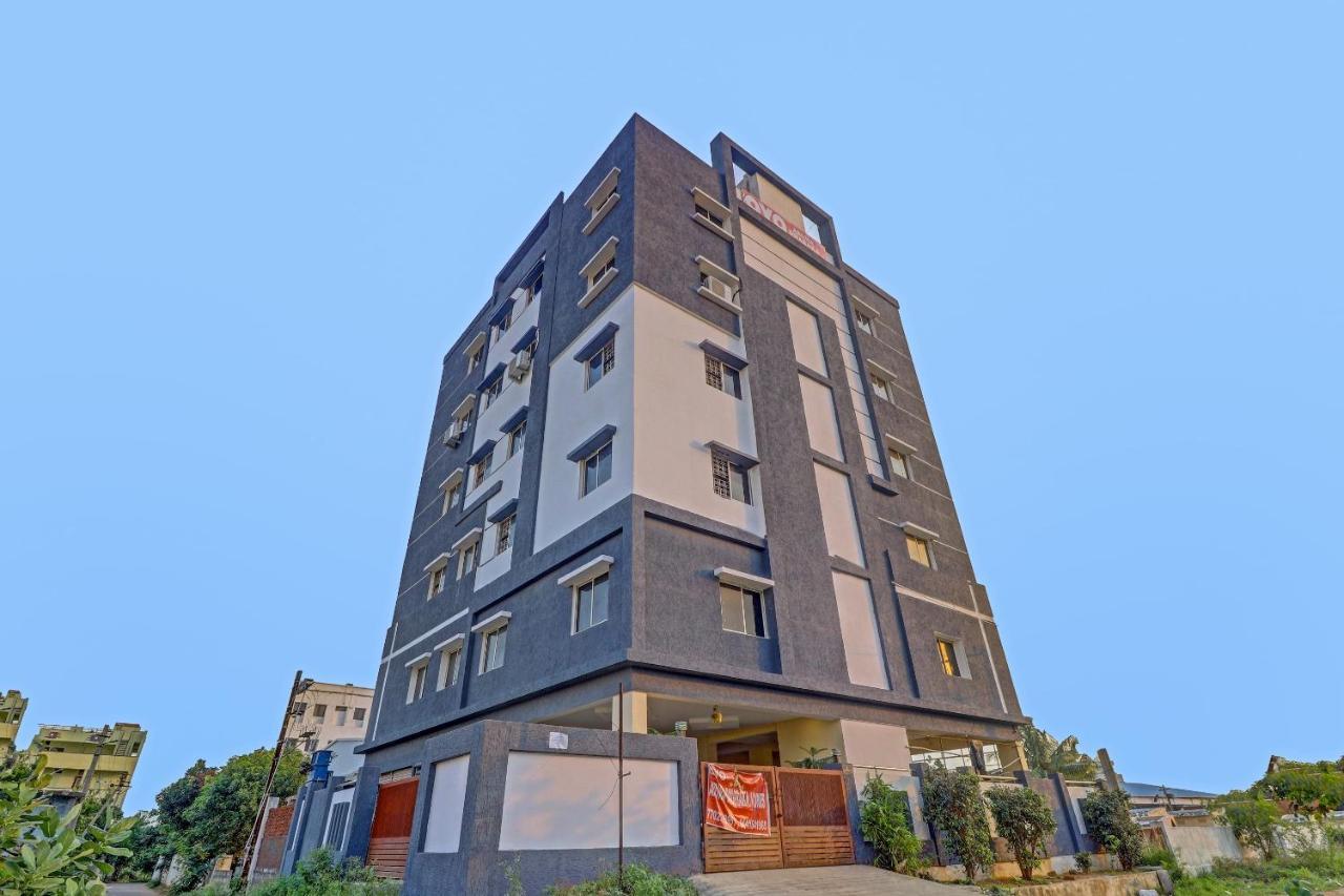Oyo 81589 Aruna Dwraka Homes Hyderabad Exterior photo